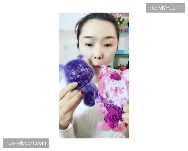朱雪莹训练完直接啃冰块？这自律程度我连边都摸不着